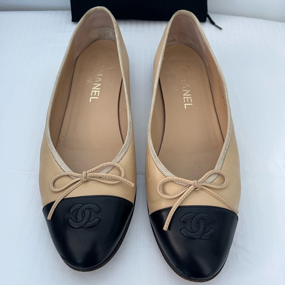 Chanel Lambsking Cap Toe CC ballerina flats - size 40.5